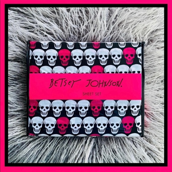 Betsey Johnson Pink & White Skulls Twin Sheet Set - Picture 2 of 11